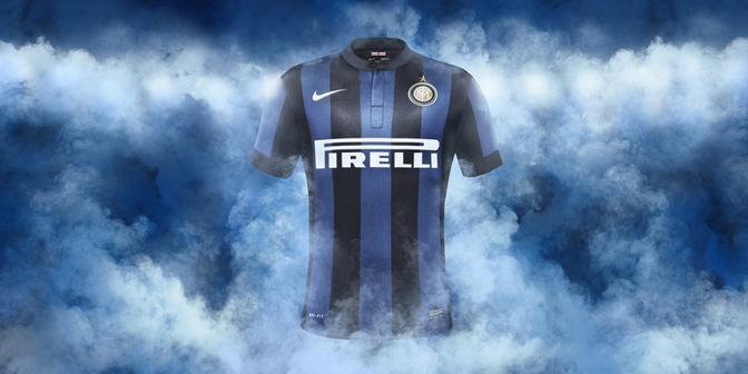 La nuova maglia della Nike per la stagione 2013-14 dell'Inter